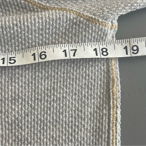 Free People In The Mix Cuff Top Jersey style Gray Large fits Small - Picture 13 of 14